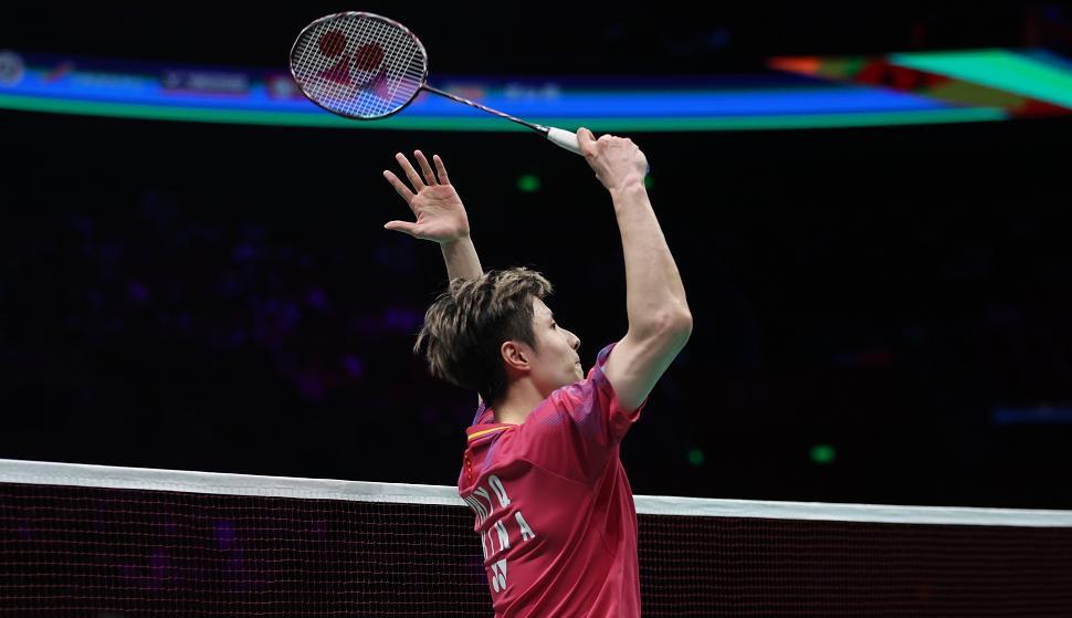 亚锦赛首次封王！石宇奇2-0完胜最强黑马，打破国羽8年冠军荒